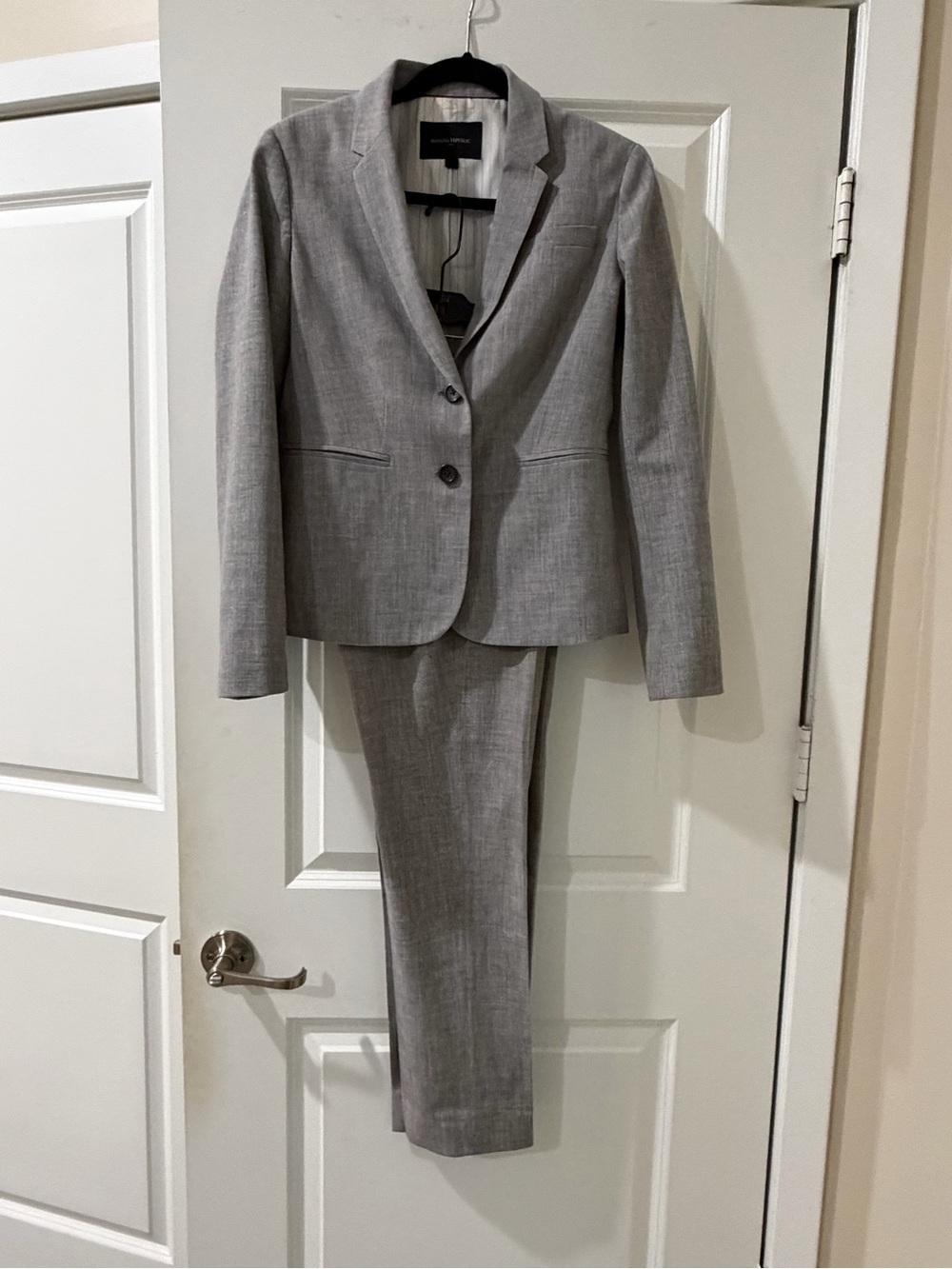 Banana Republic Women’s Gray 2-Piece Suit Blazer & Jackson Fit Pants Size 2